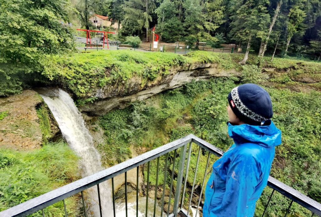 Aussichtskanzel oberhalb der Scheidegger Wasserfälle