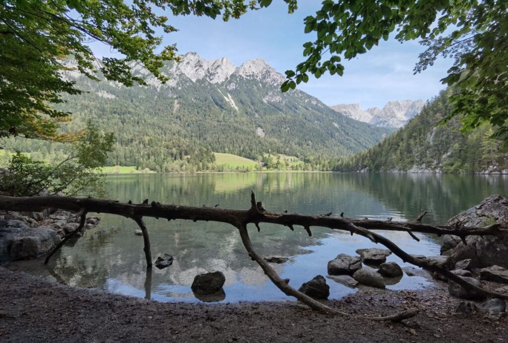Naturwunder Österreich - der Hintersteiner See mit dem Kaisergebirge