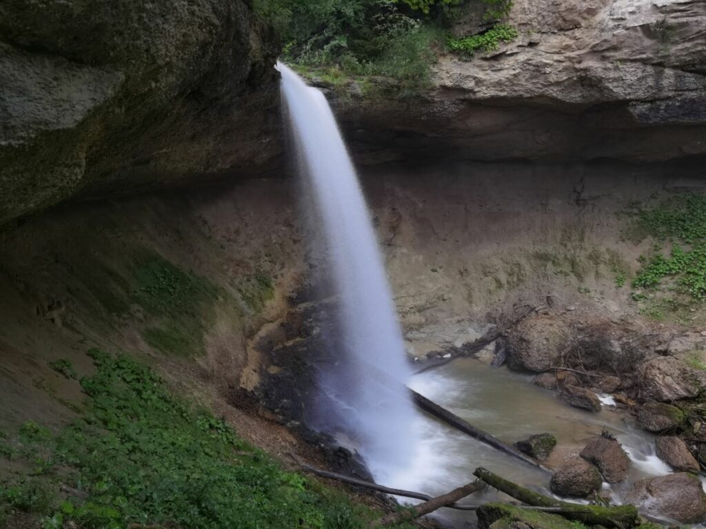 Wann ist das Naturwunder zu bestaunenen? Halte dich an diese Scheidegger Wasserfälle Öffnungszeiten