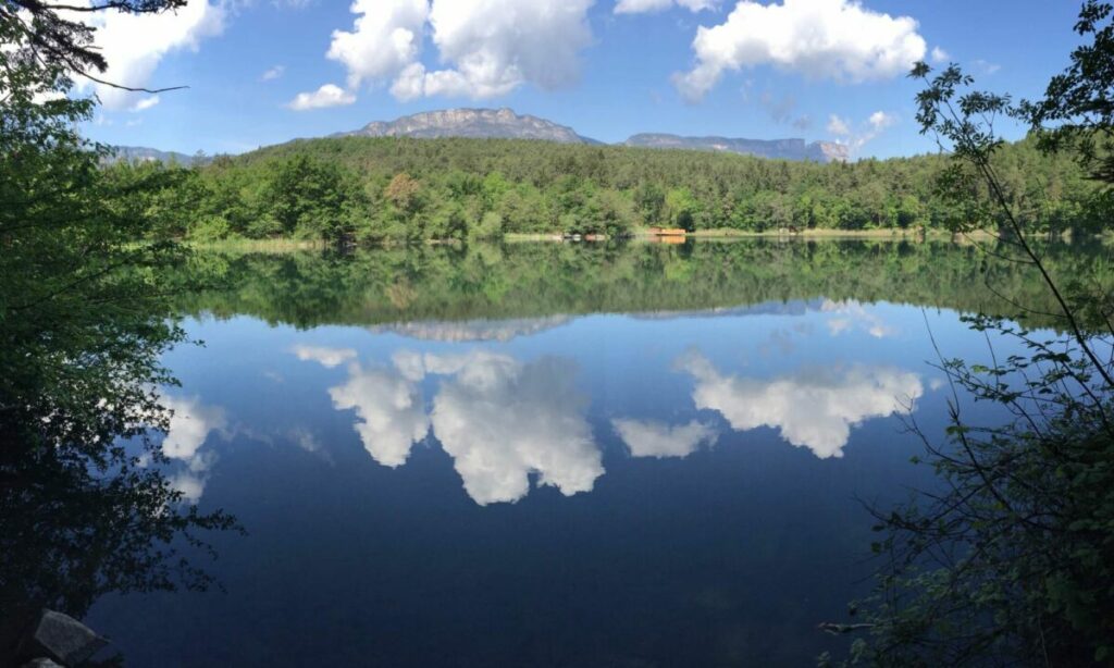 Naturwunder Südtirol - der Montiggler See nahe Bozen